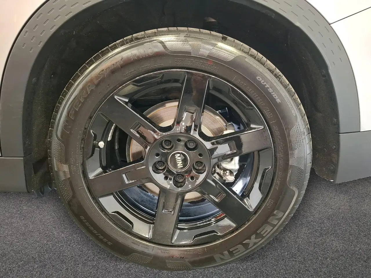 Mini Countryman 9