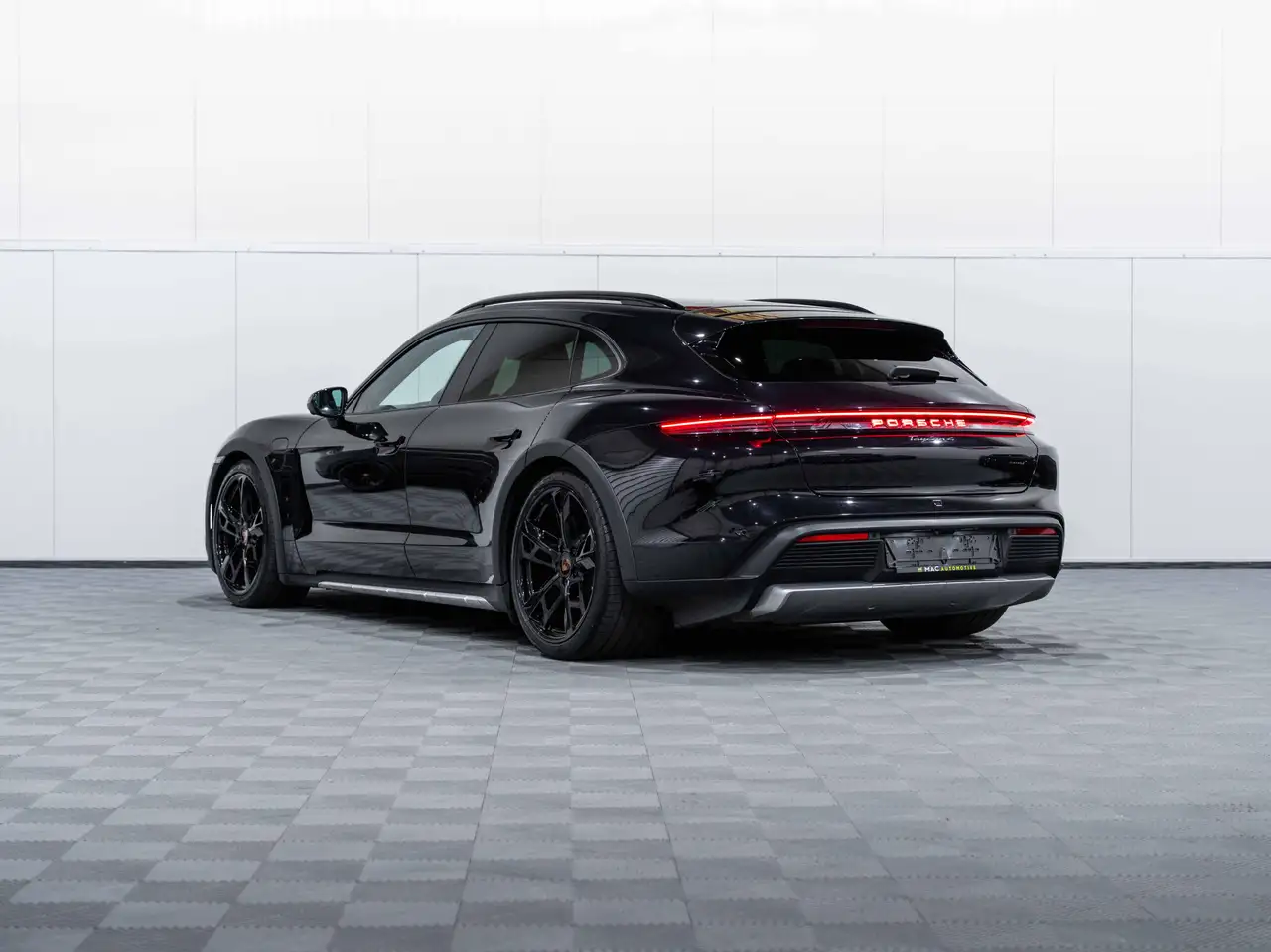 Porsche Taycan 4 3