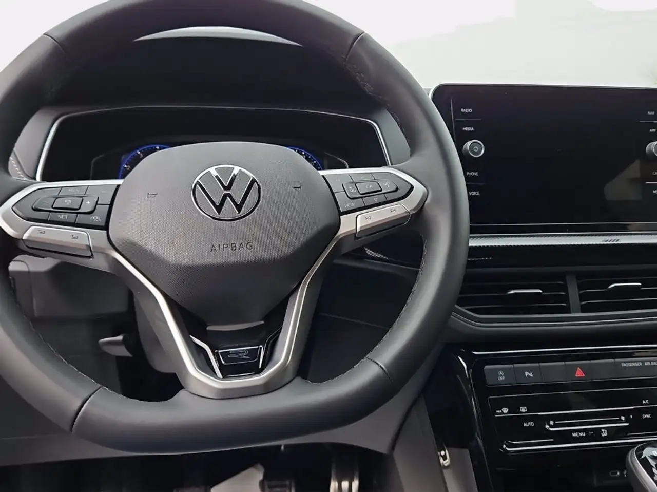 Volkswagen T-Cross 6