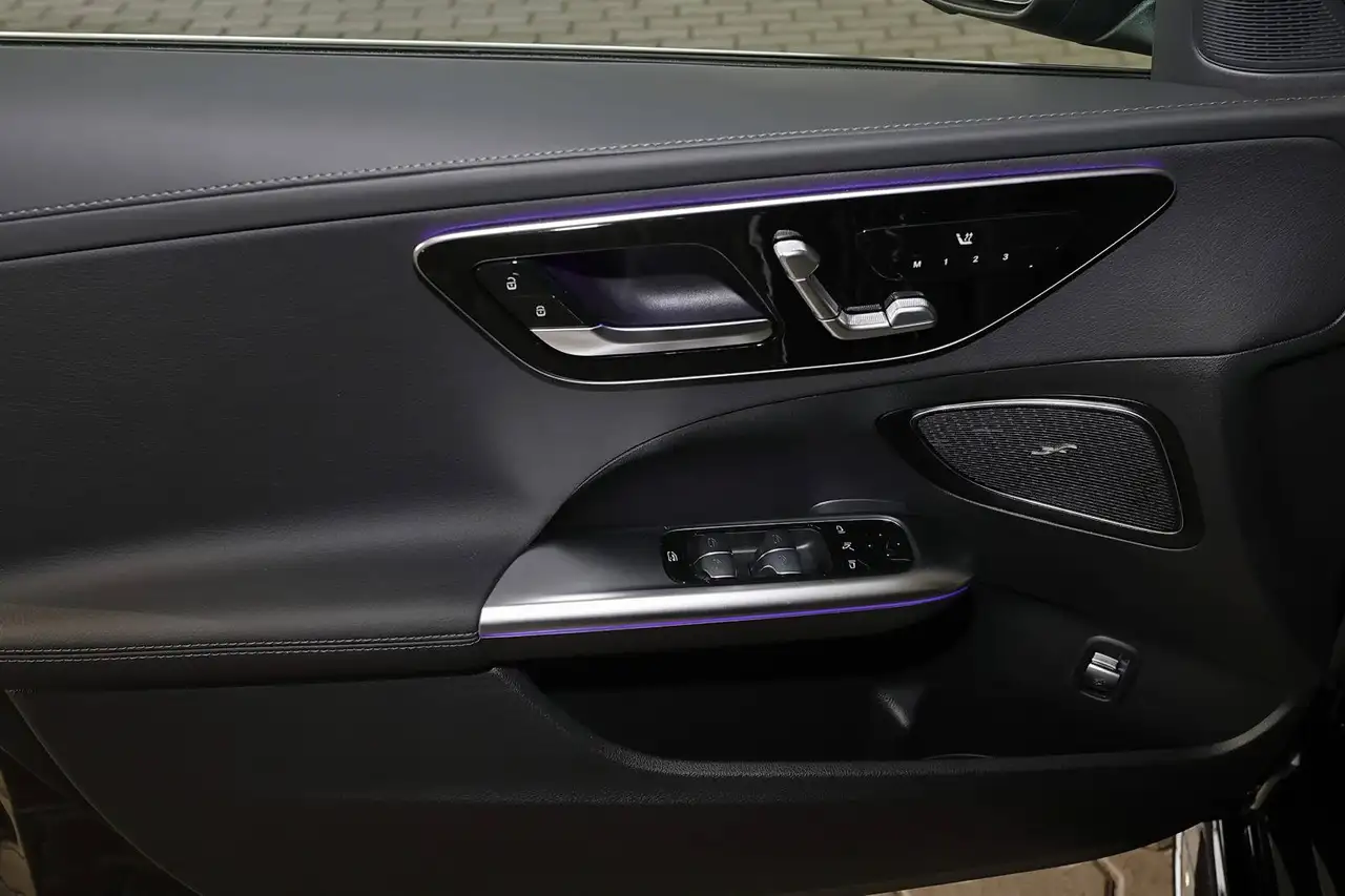 Mercedes-Benz C 300 12