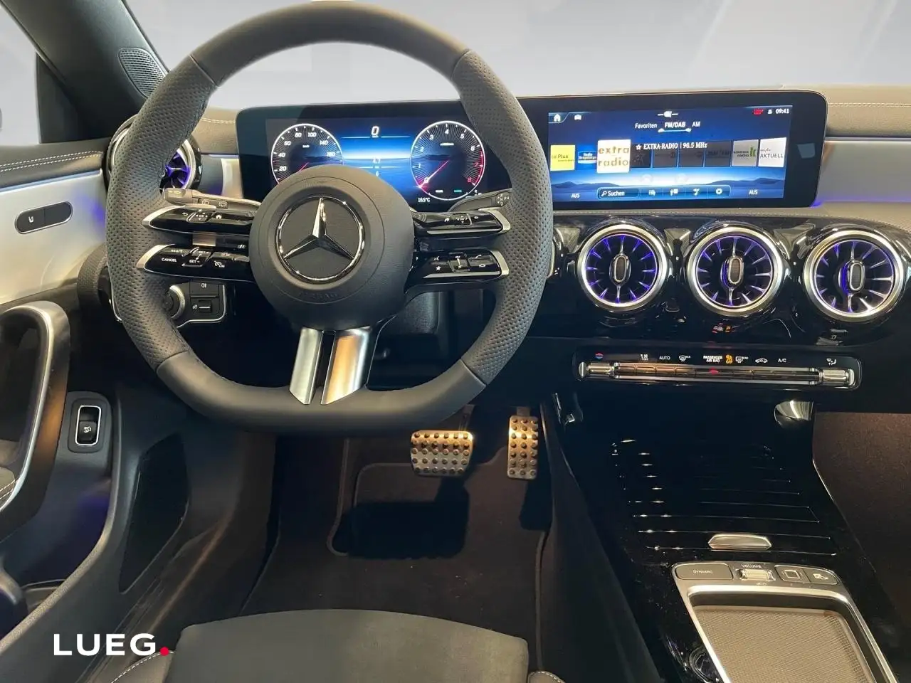 Mercedes-Benz CLA 180 11