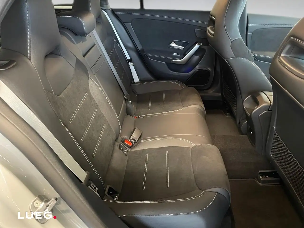 Mercedes-Benz CLA 180 13