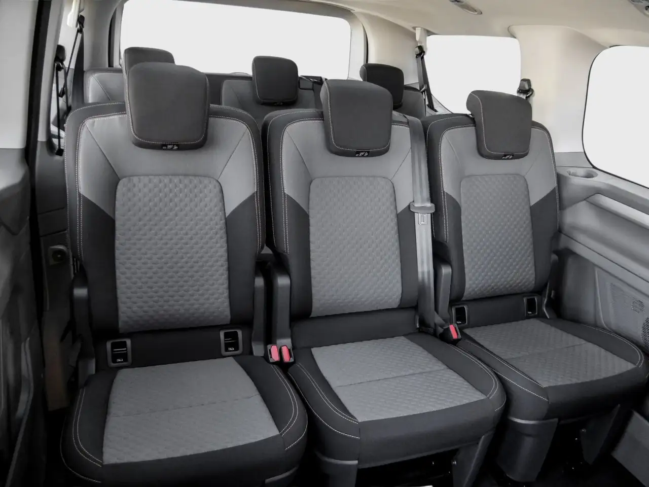 Volkswagen T7 Caravelle 4