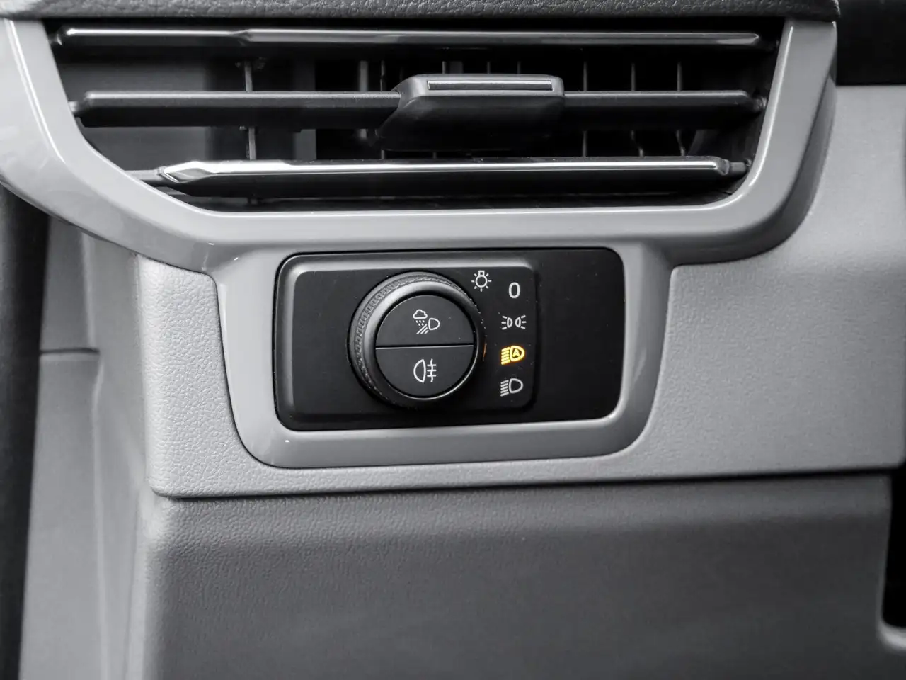 Volkswagen T7 Caravelle 14
