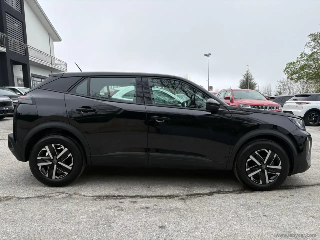 Peugeot 2008 4