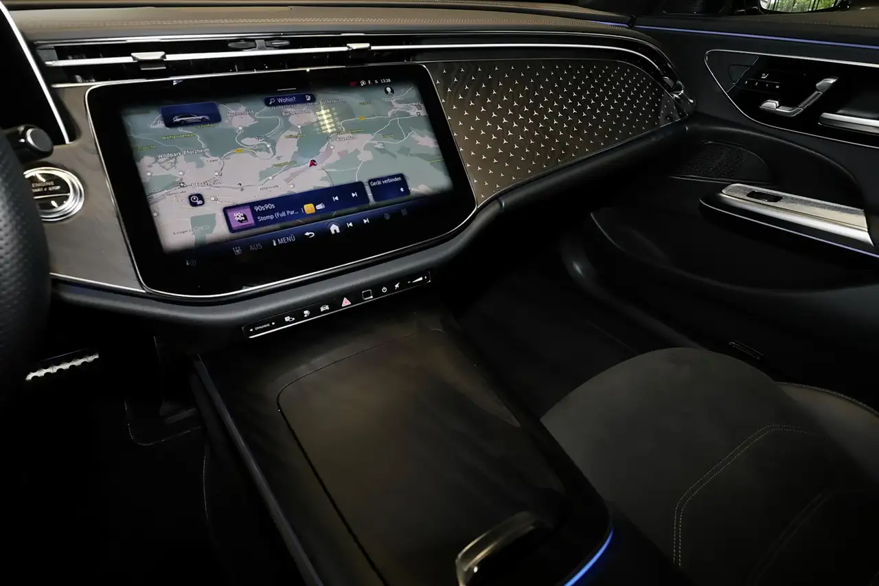 Mercedes-Benz E 300 11