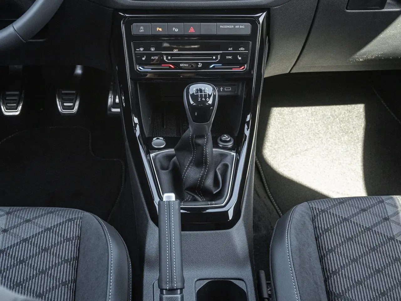 Volkswagen T-Cross 14