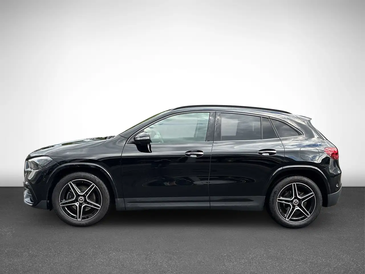 Mercedes-Benz GLA 200 7