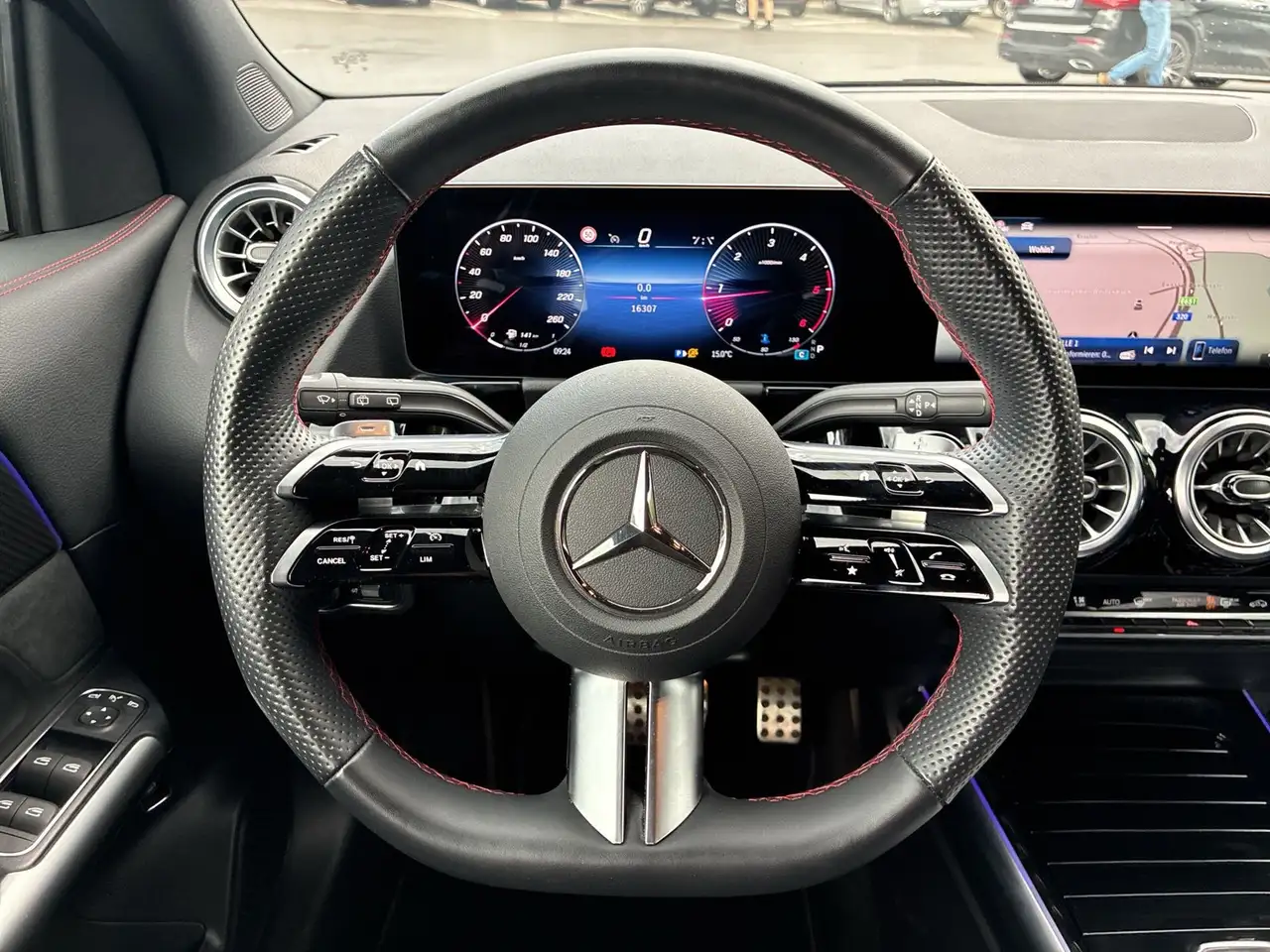 Mercedes-Benz GLA 200 9