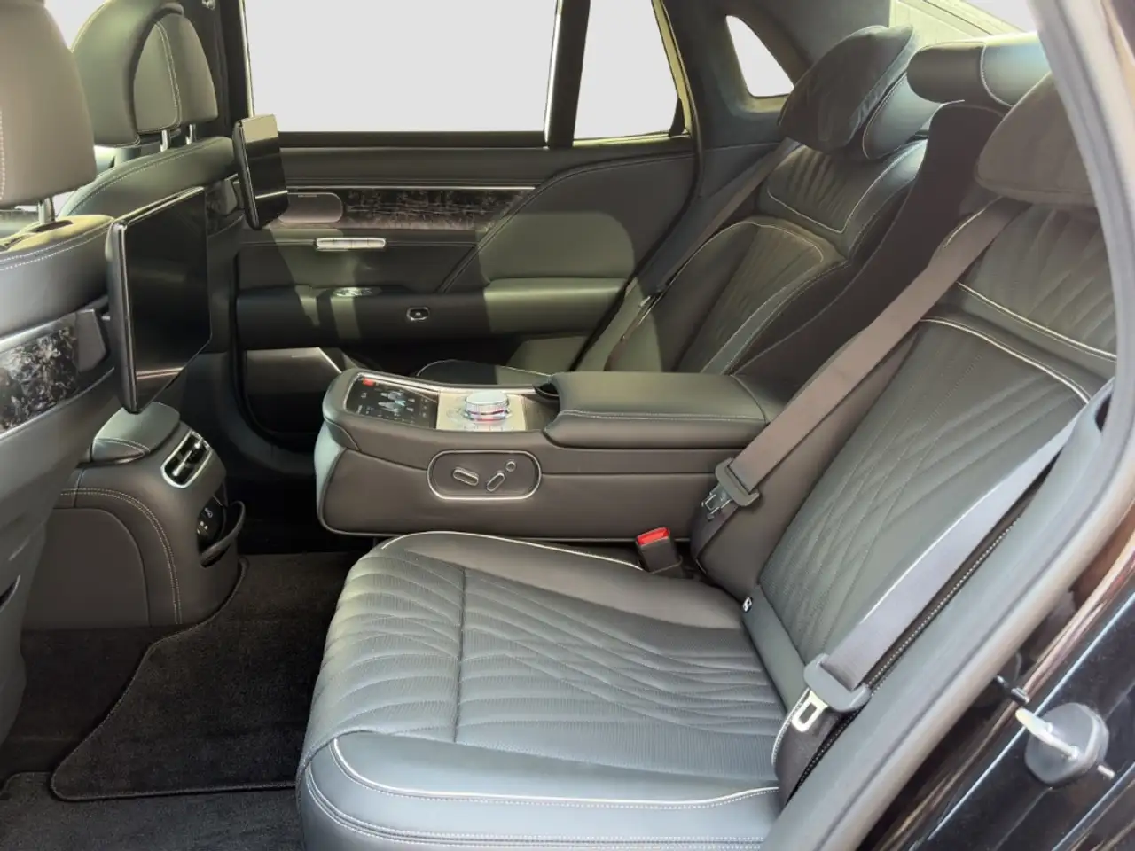 Genesis G90 8