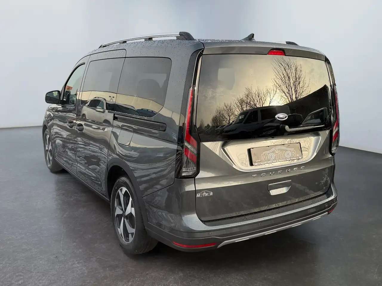 Ford Tourneo 4