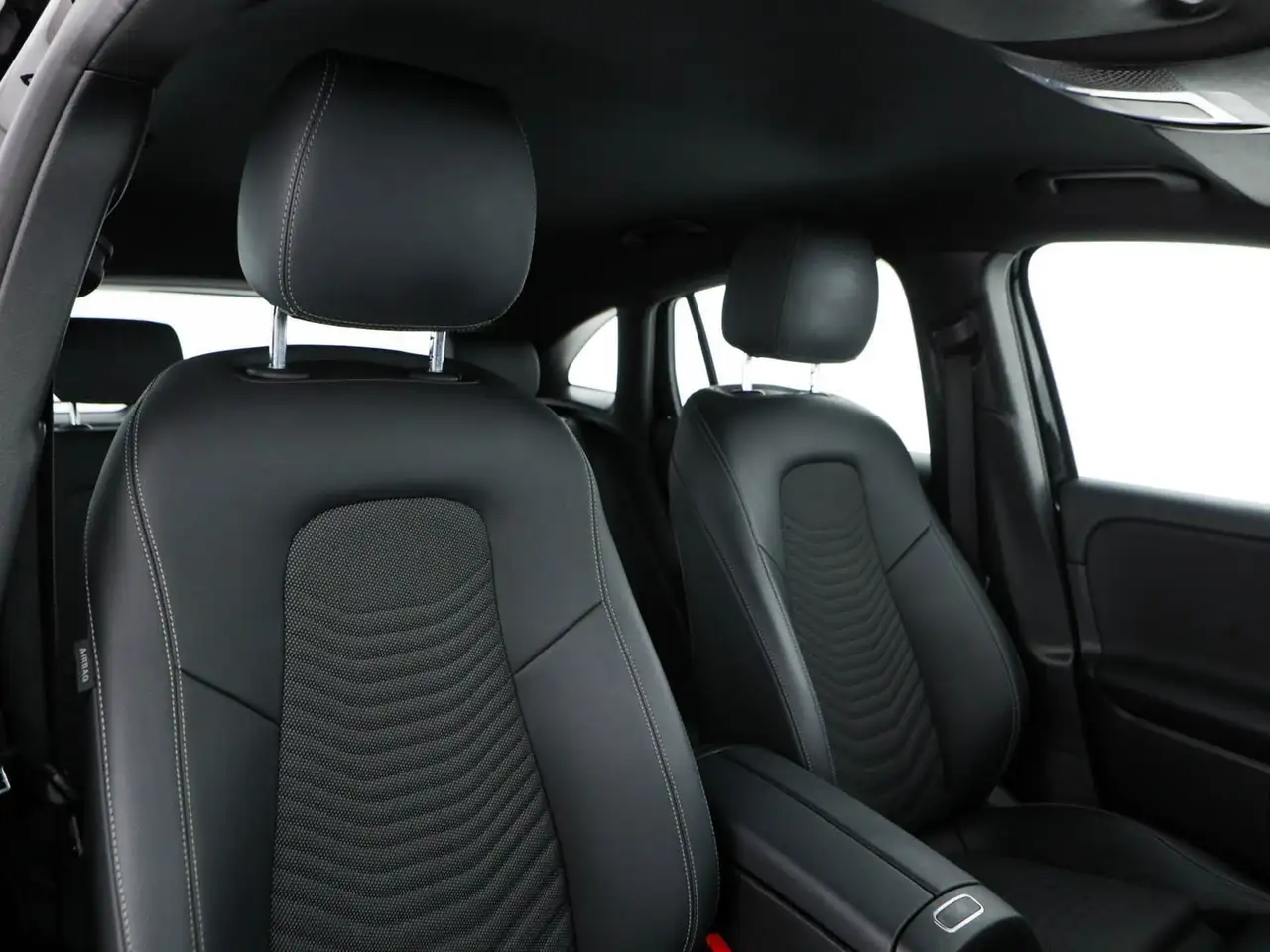 Mercedes-Benz GLA 180 12