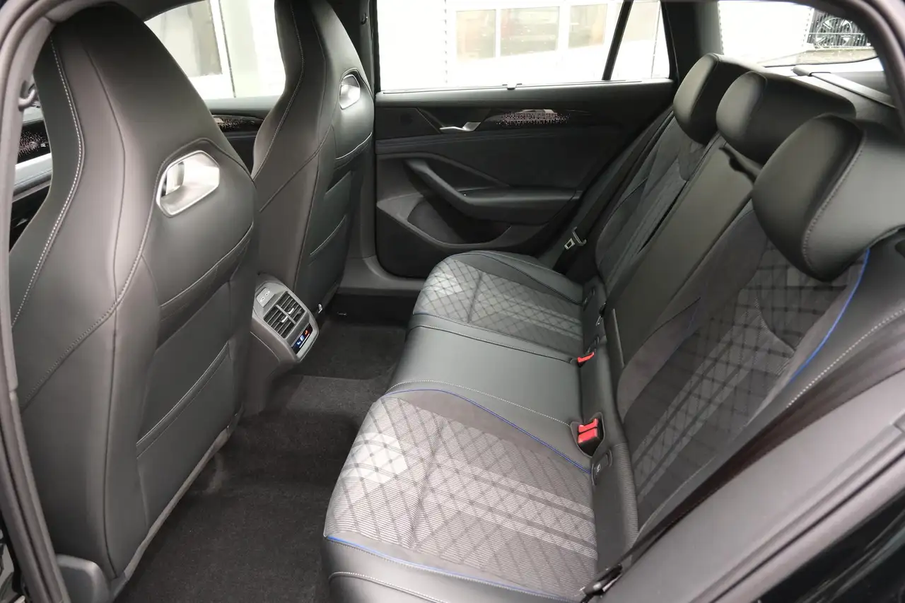 Volkswagen Passat 9