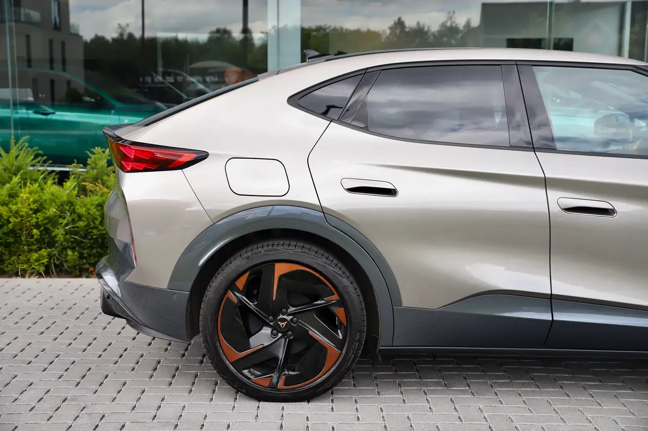 Cupra Tavascan 82 6