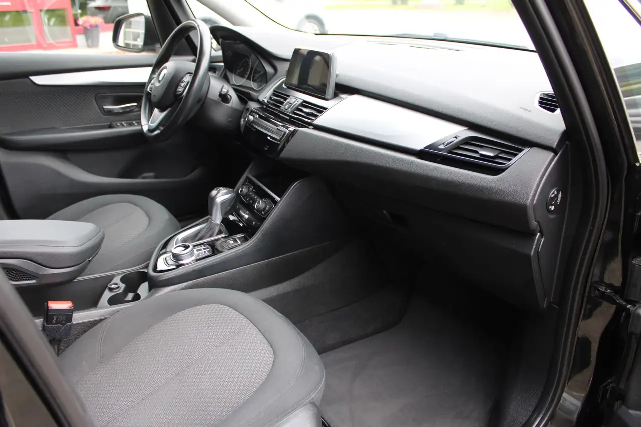 BMW 220 i 5
