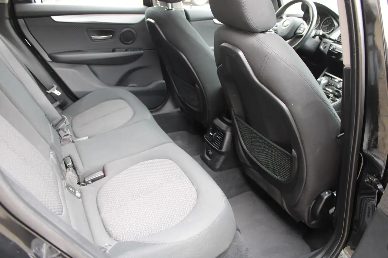 BMW 220 i 6