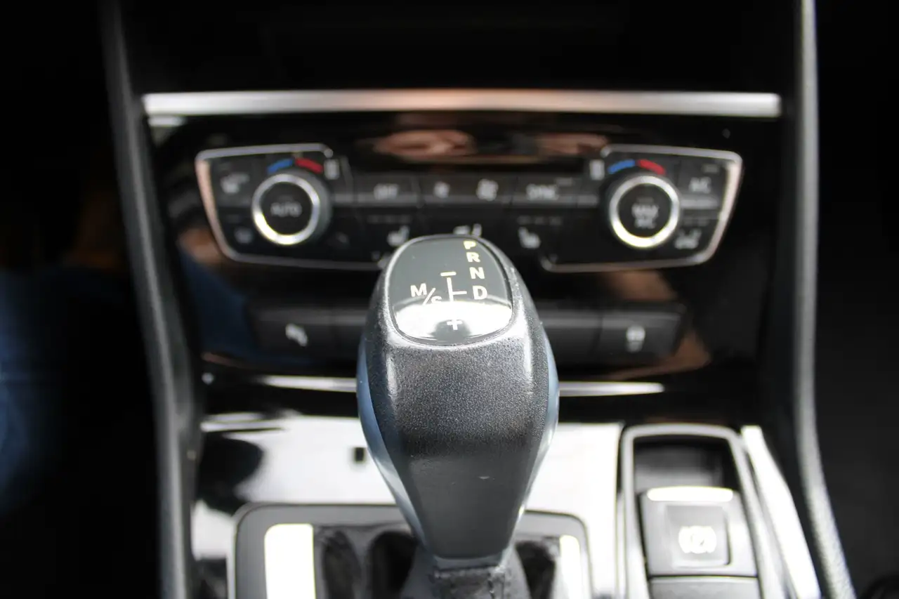 BMW 220 i 10