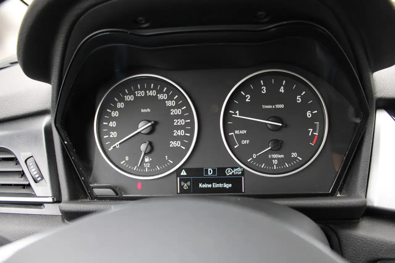 BMW 220 i 12