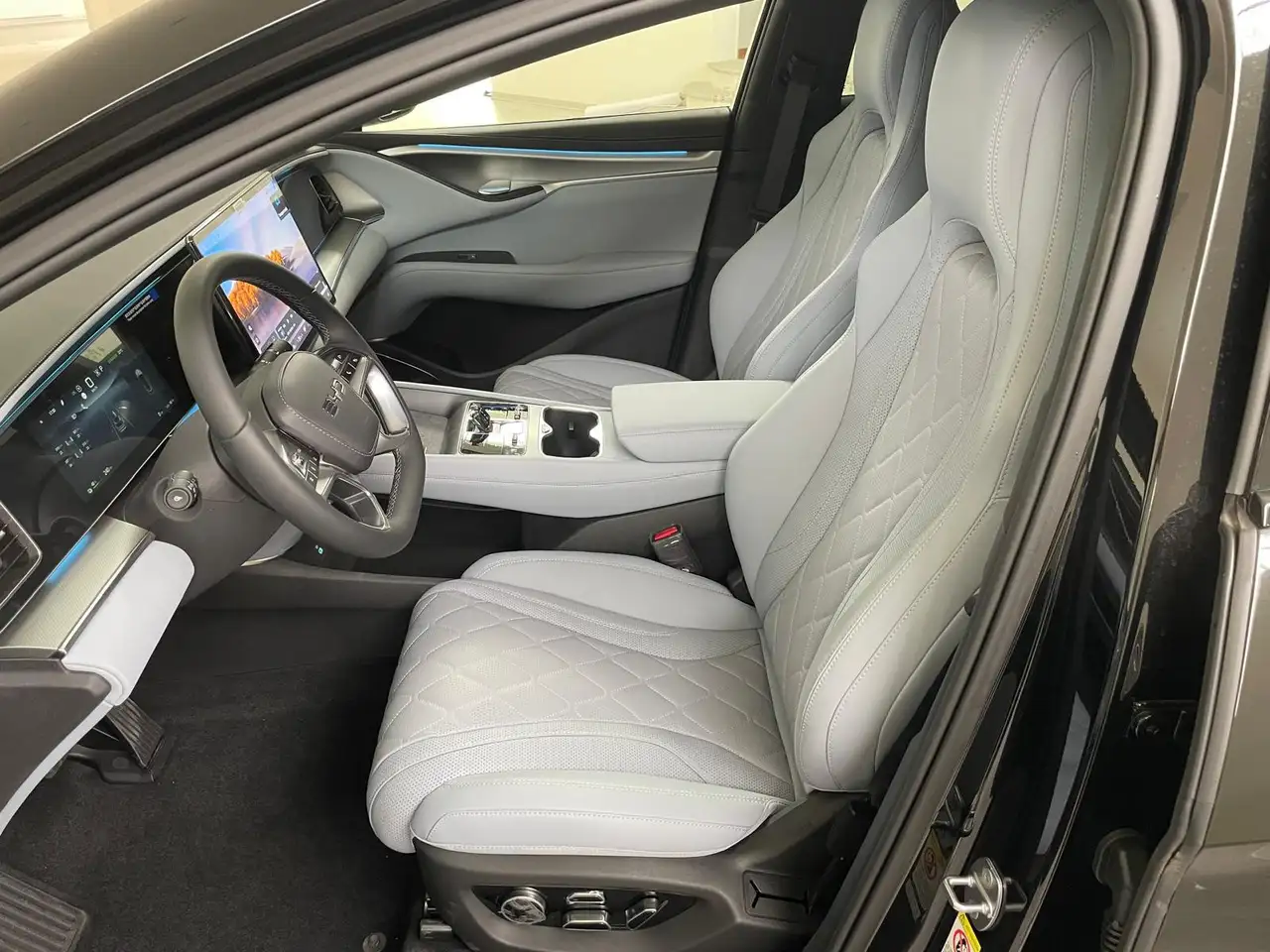 BYD Sealion 7 9