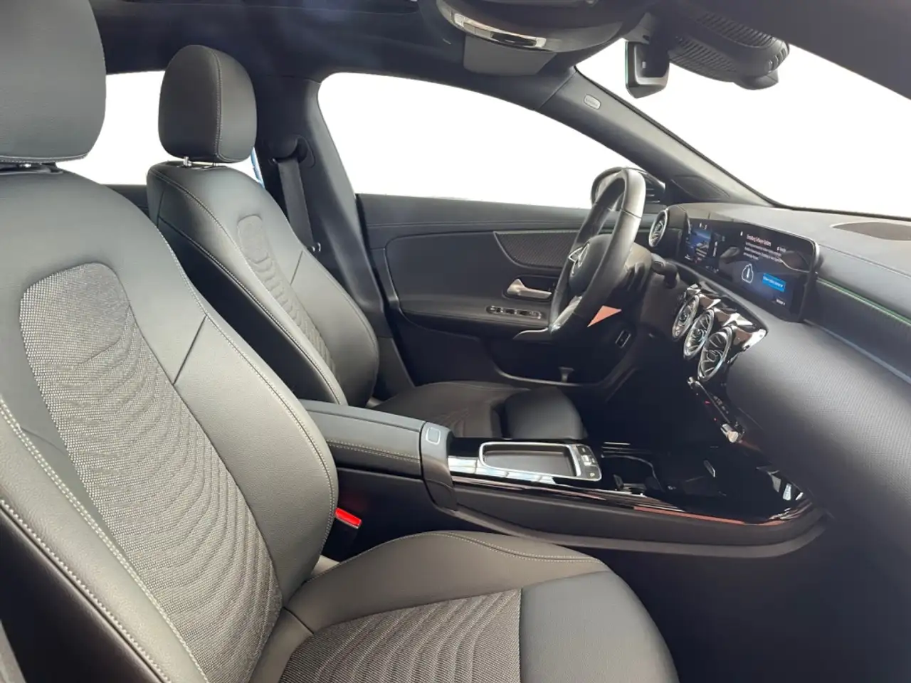 Mercedes-Benz CLA 200 4
