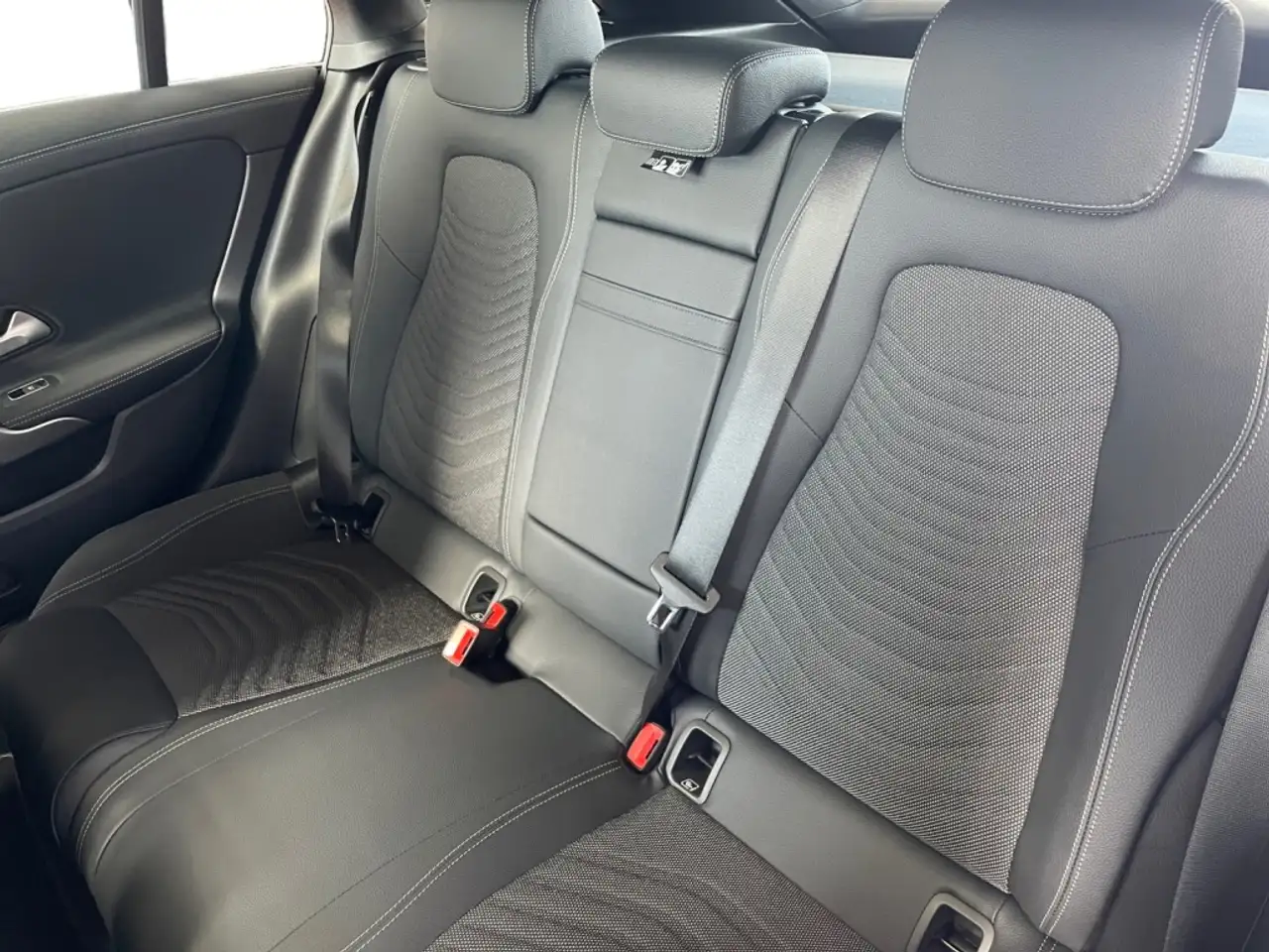 Mercedes-Benz CLA 200 8