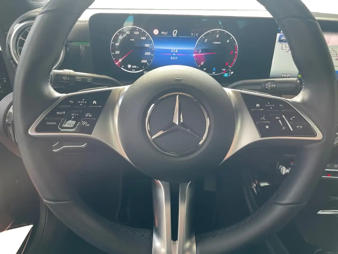 Mercedes-Benz CLA 200 11