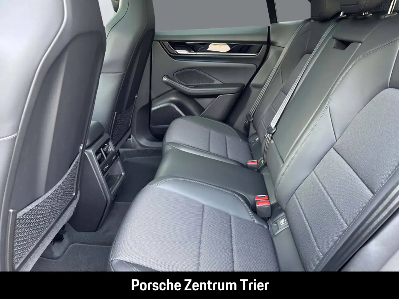 Porsche Macan 16
