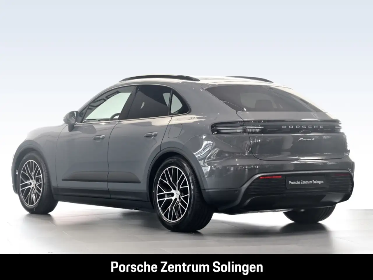 Porsche Macan 4 3