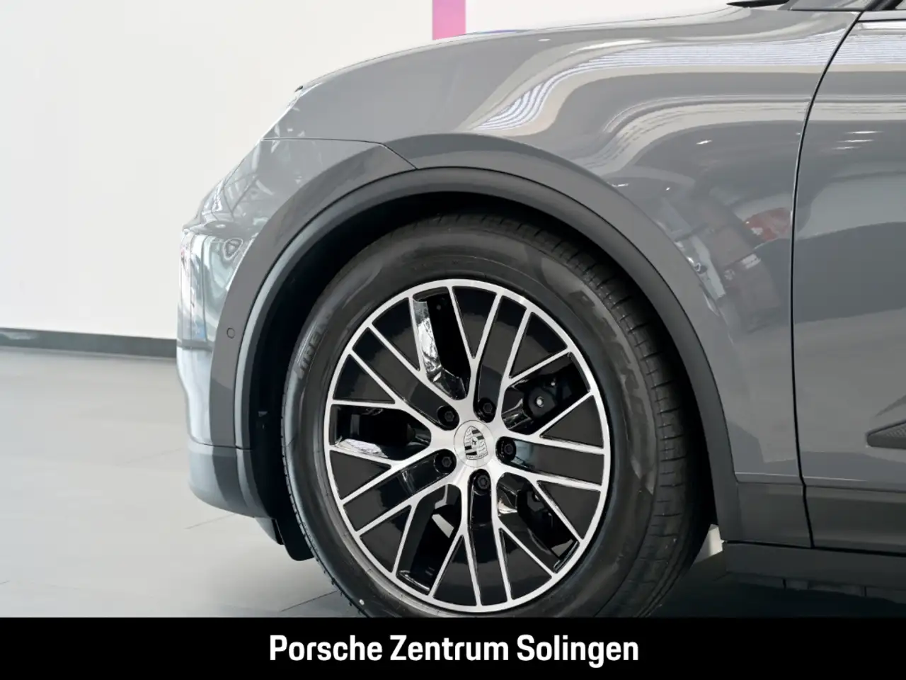 Porsche Macan 4 10