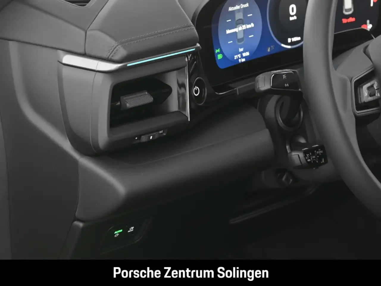 Porsche Macan 4 12