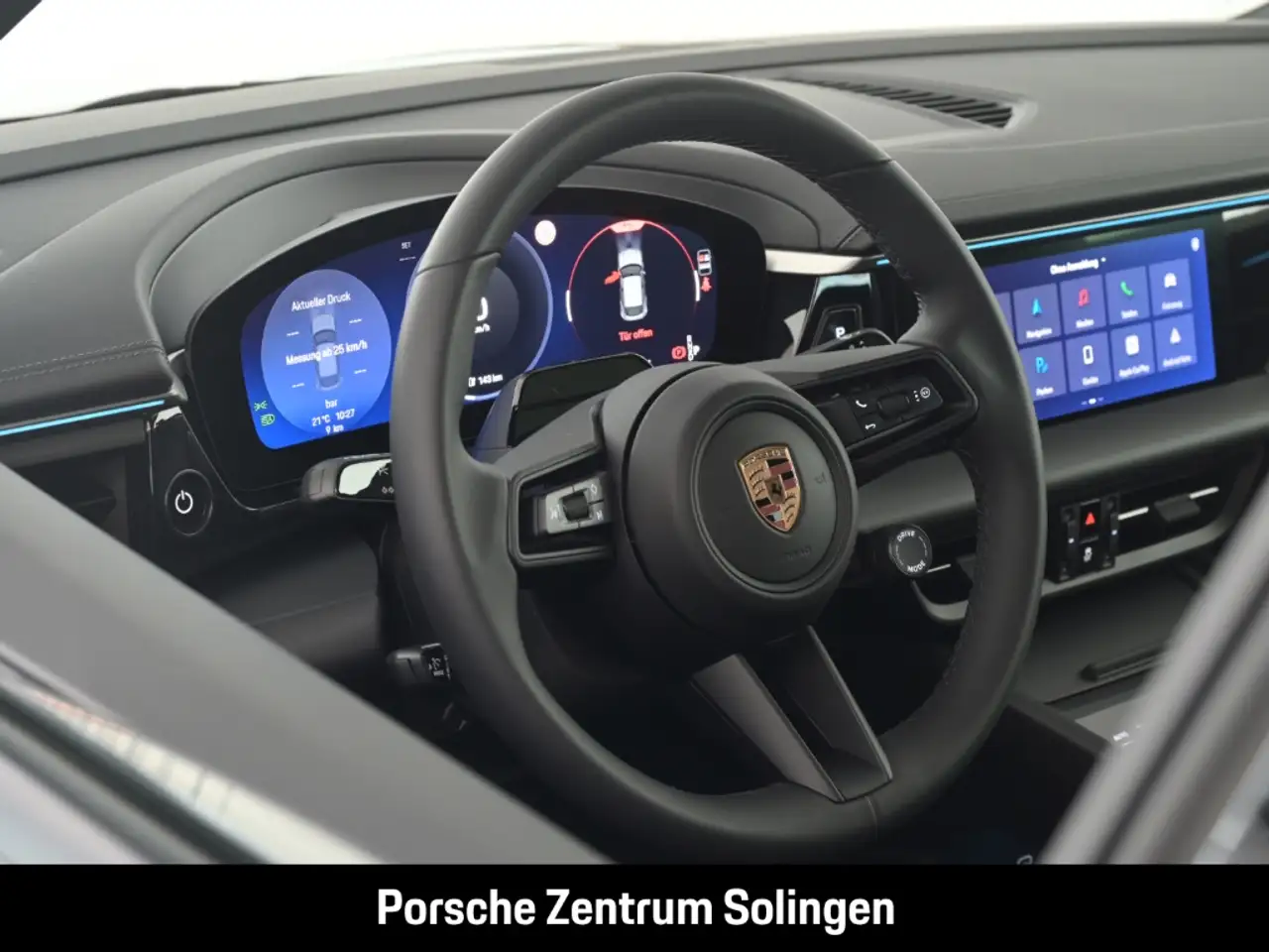 Porsche Macan 4 15