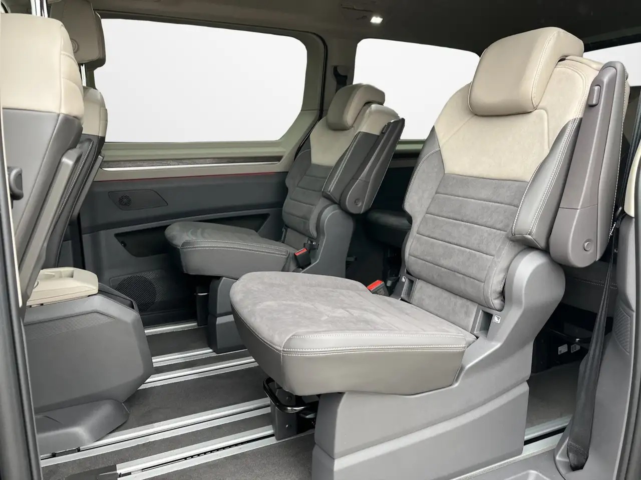 Volkswagen T7 Multivan 11