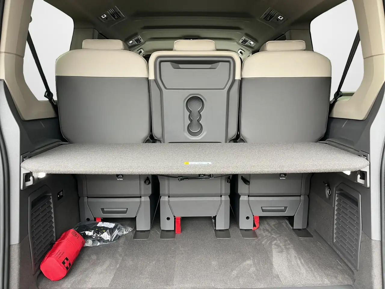 Volkswagen T7 Multivan 12