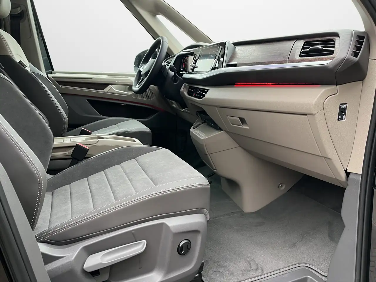 Volkswagen T7 Multivan 13