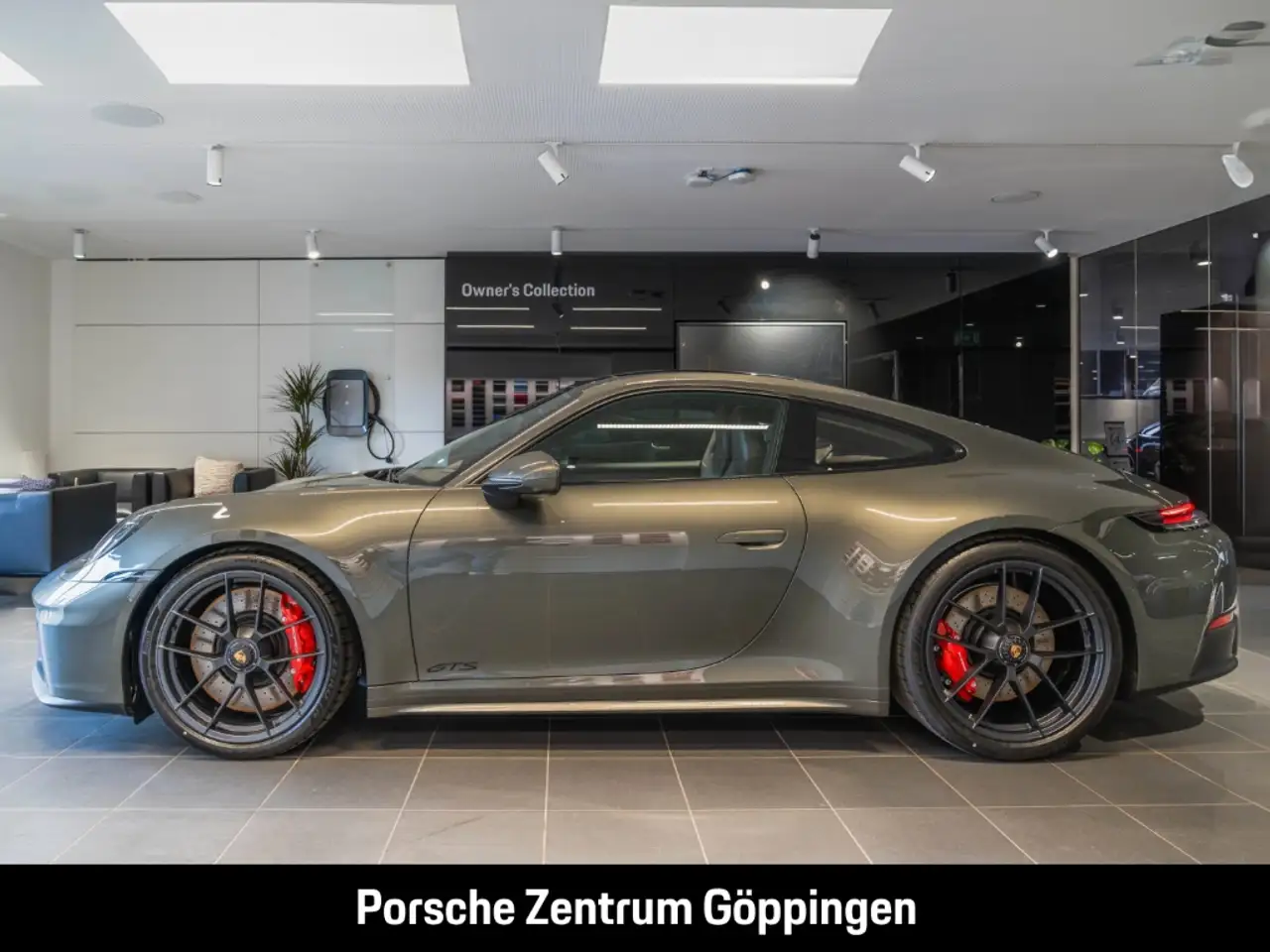 Porsche 992 911 2
