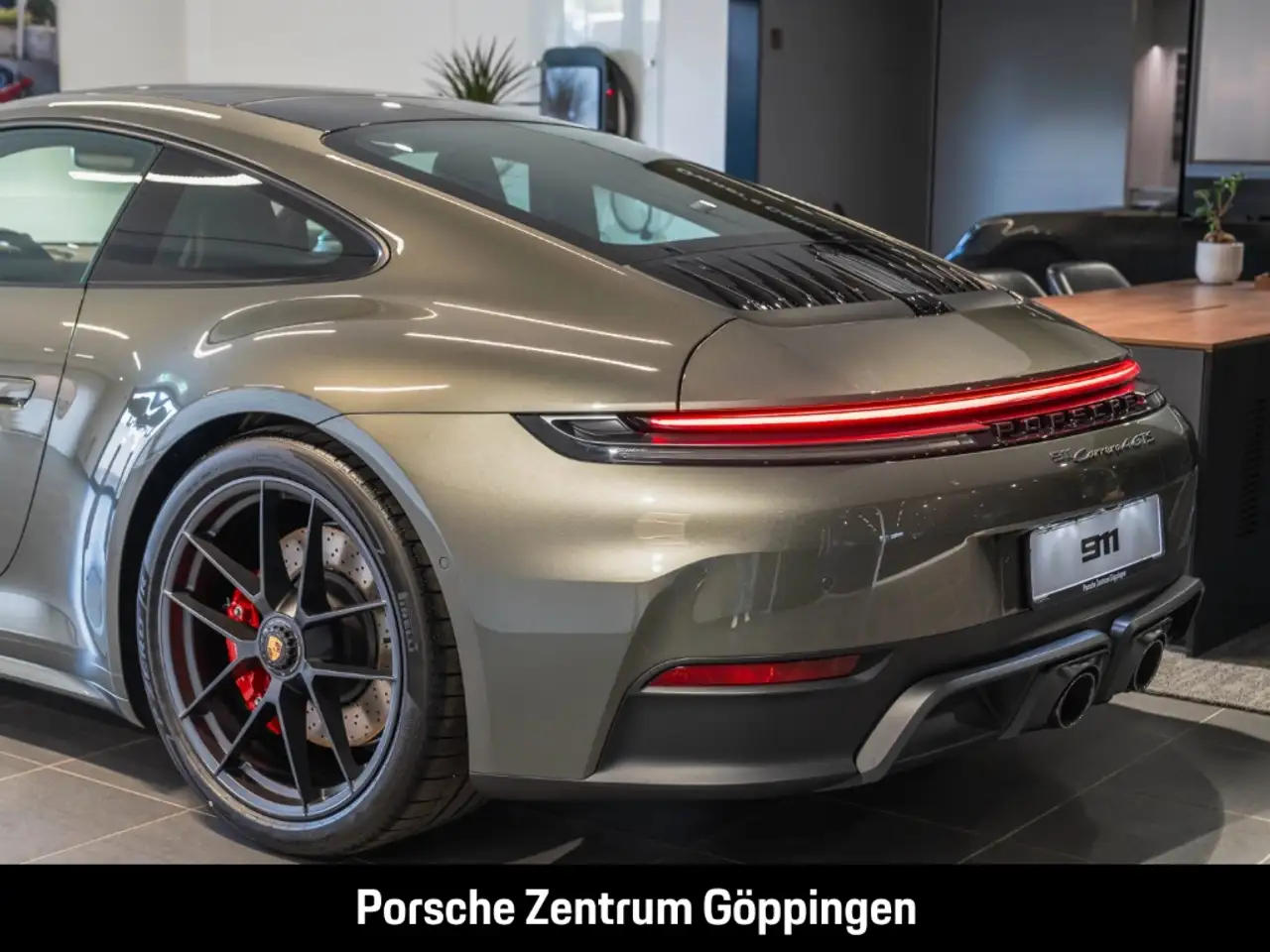 Porsche 992 911 10
