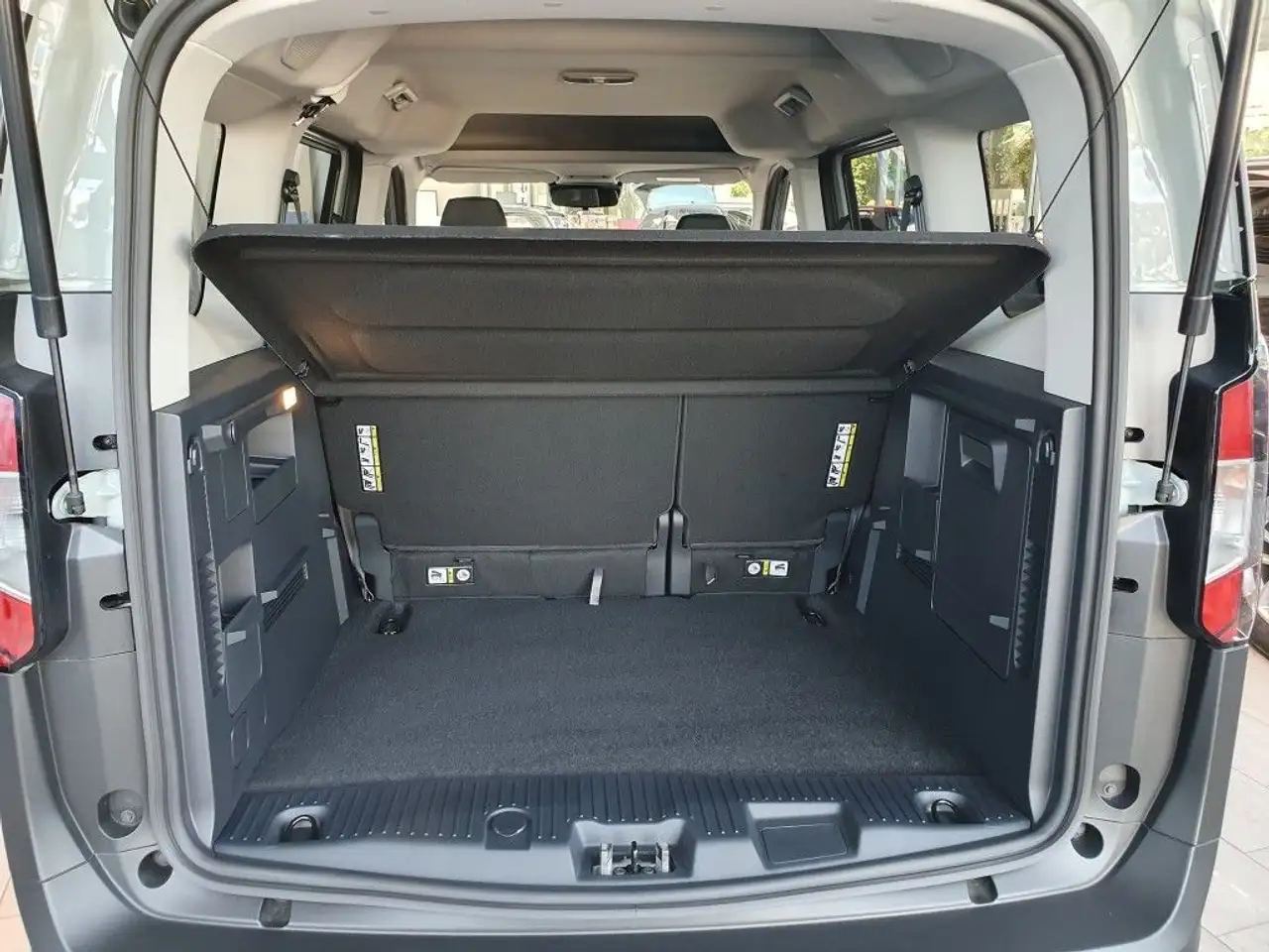Ford Tourneo 6