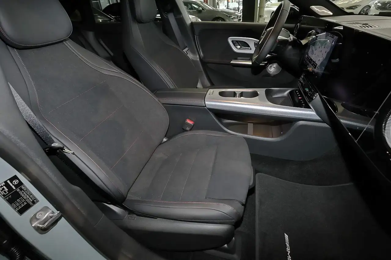 Mercedes-Benz CLA 200 4