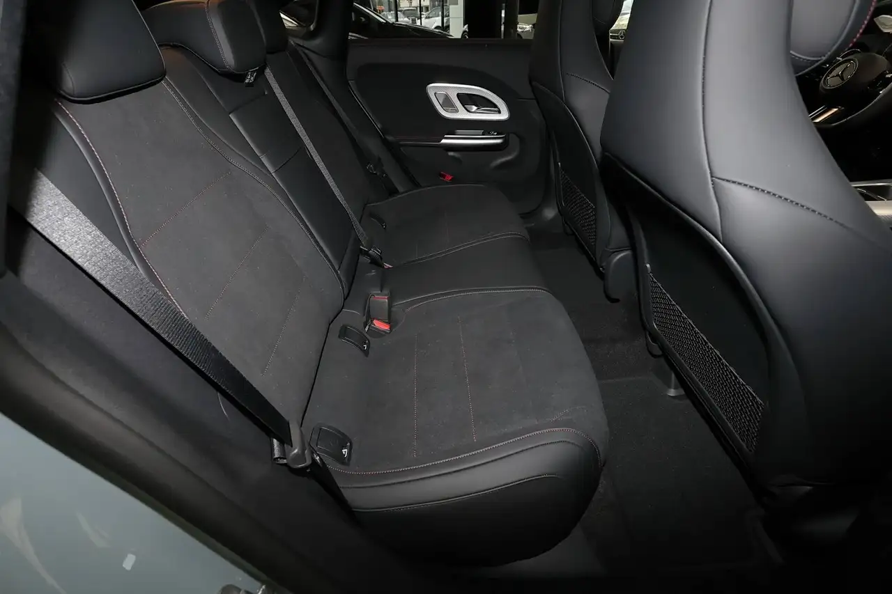 Mercedes-Benz CLA 200 6
