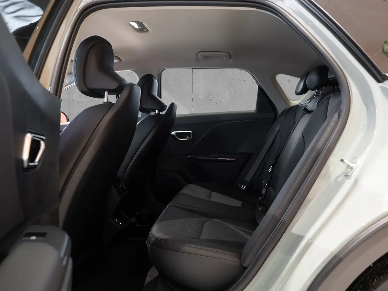 Kia K4 6