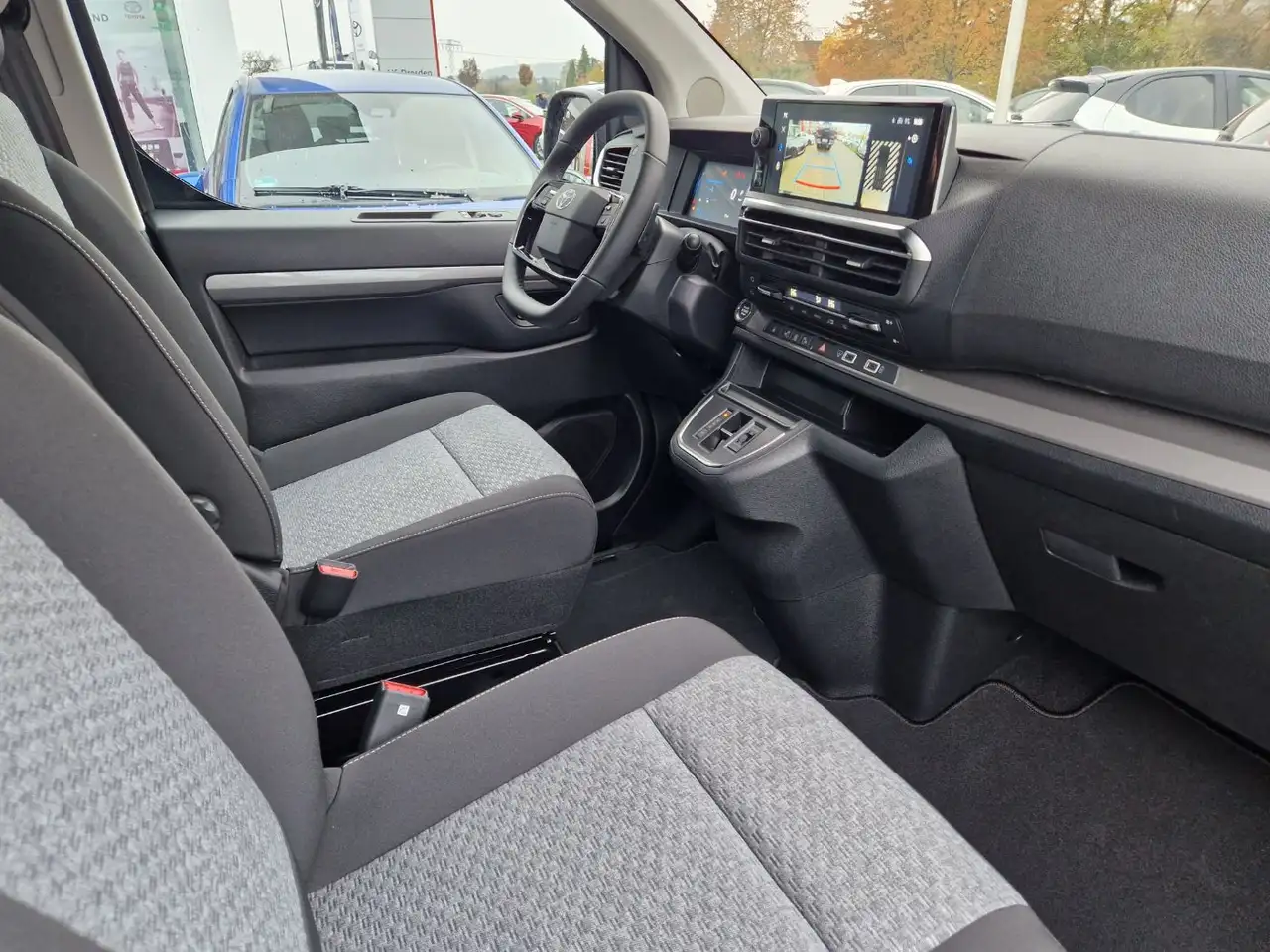 Toyota Proace 13