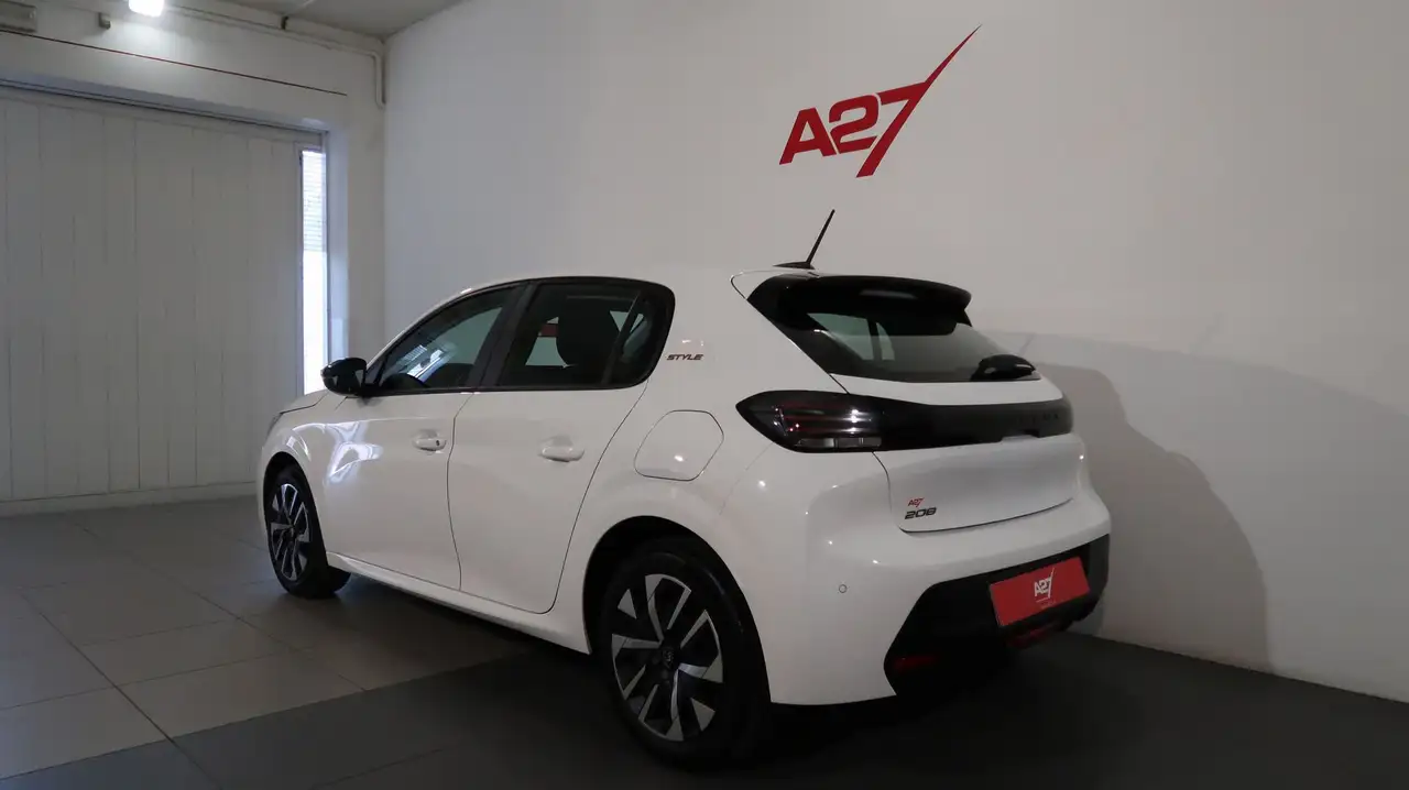 Peugeot 208 5