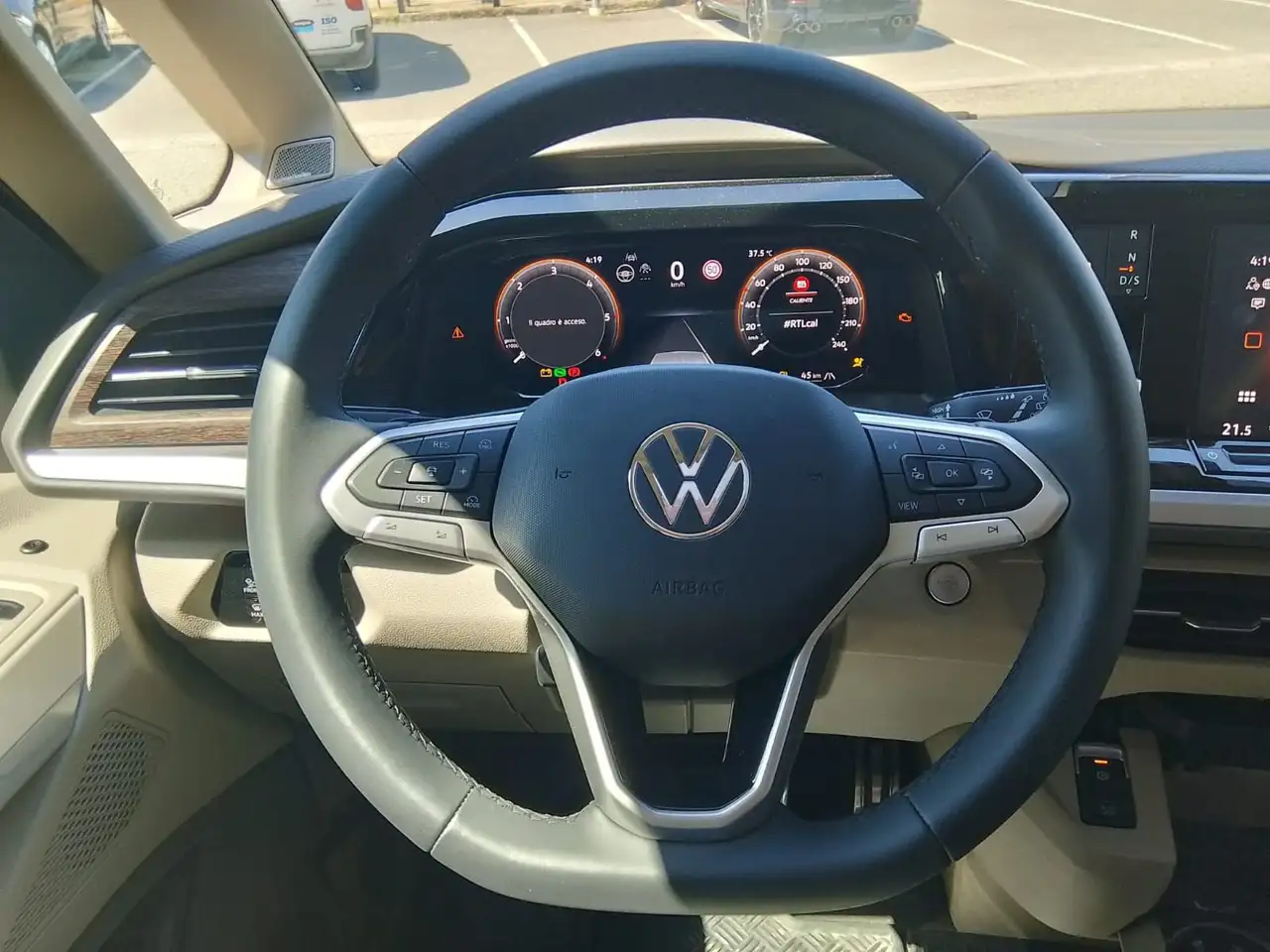 Volkswagen T7 Multivan 11
