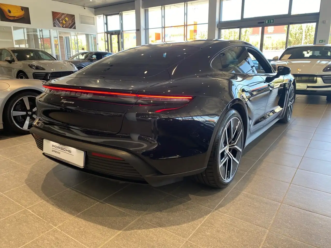 Porsche Taycan 4
