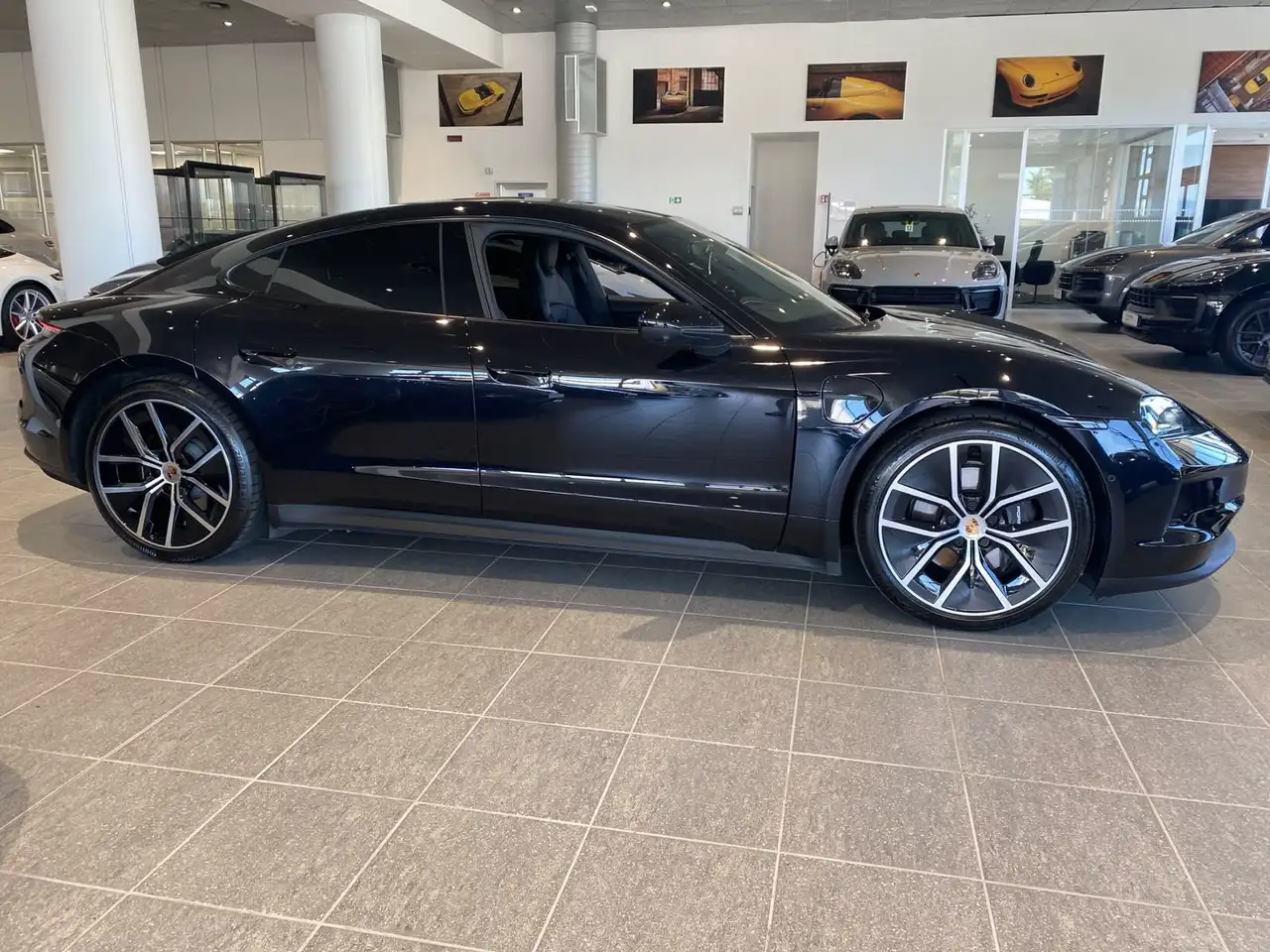 Porsche Taycan 5
