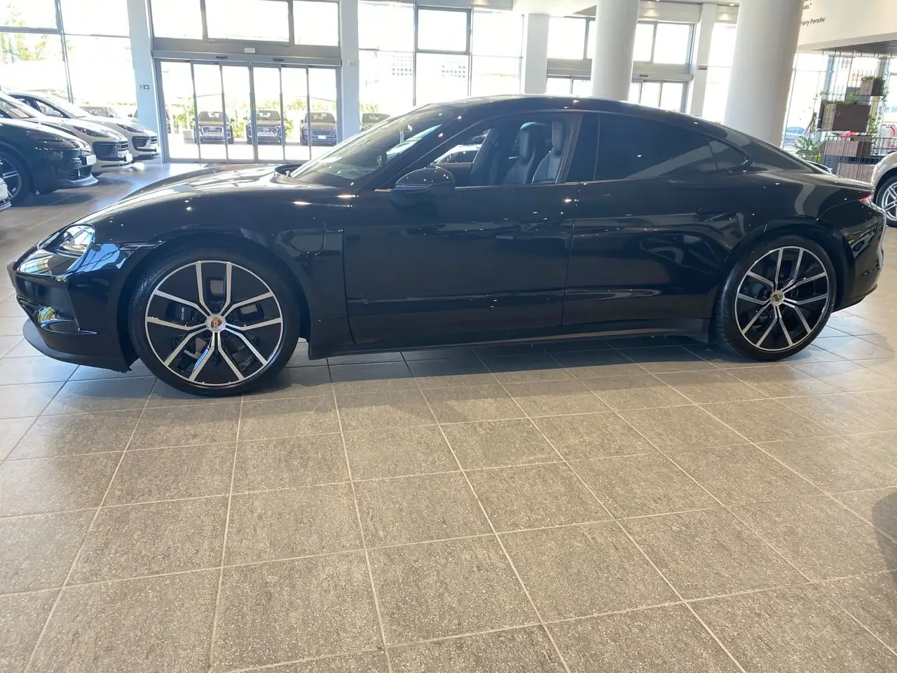 Porsche Taycan 8