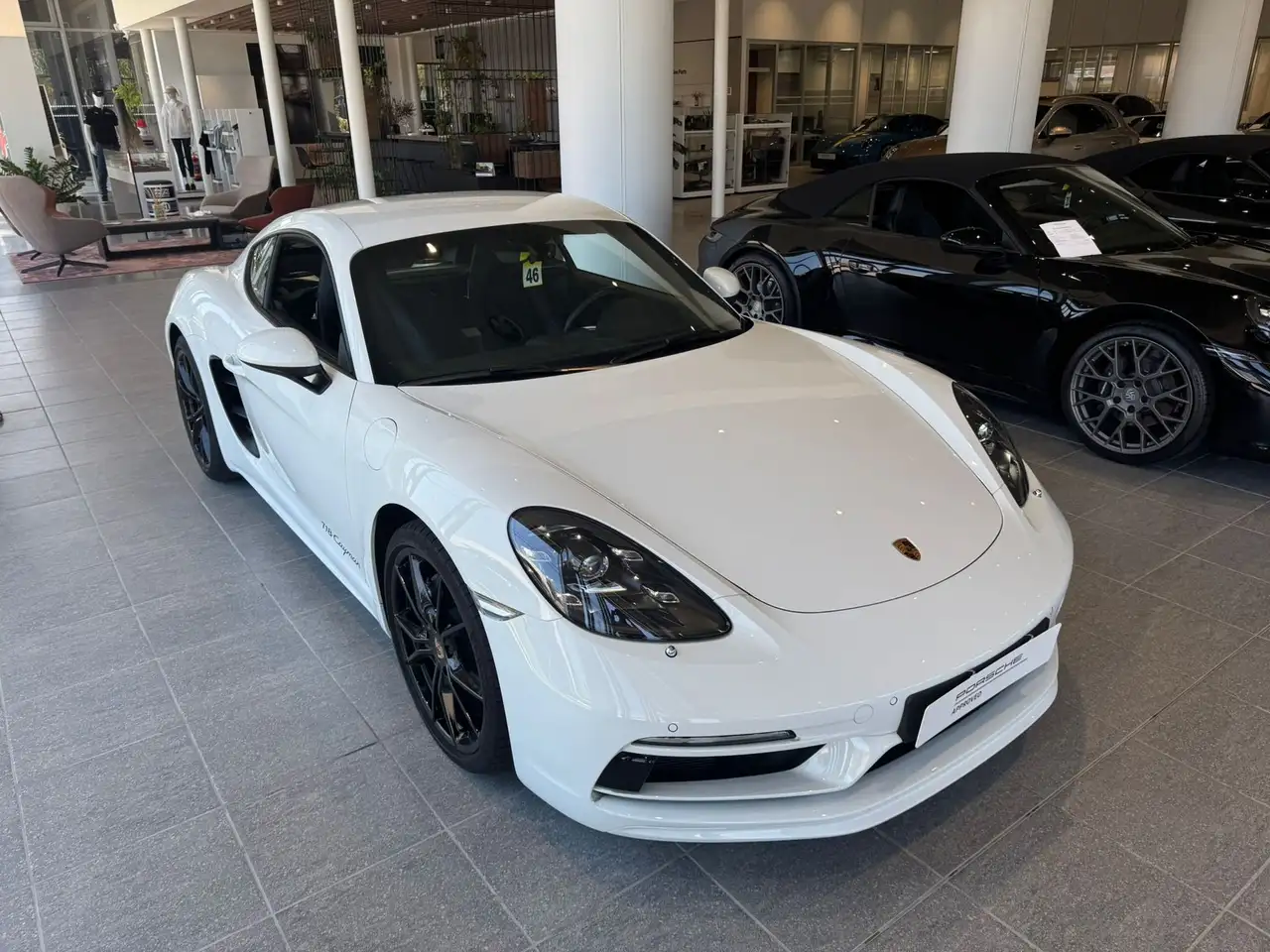 Porsche Cayman 718 12