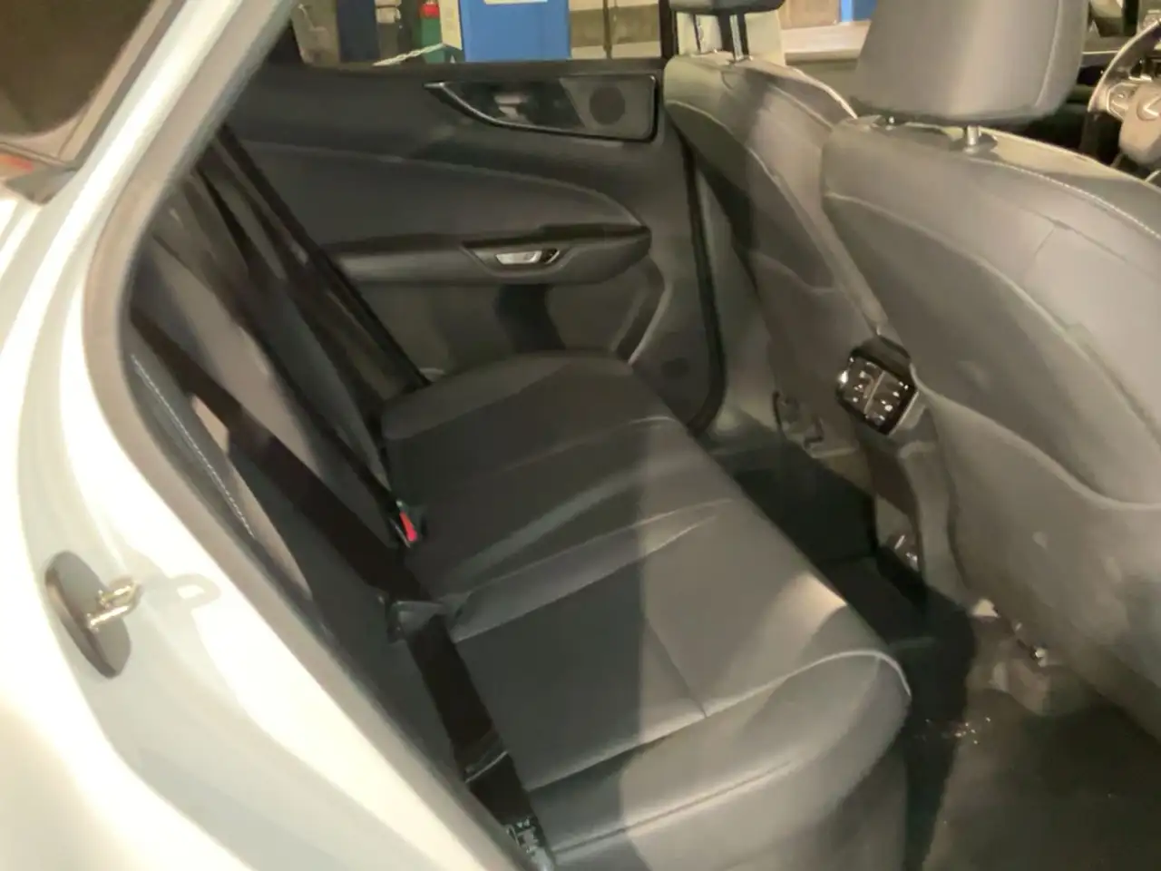 Lexus NX 300 11
