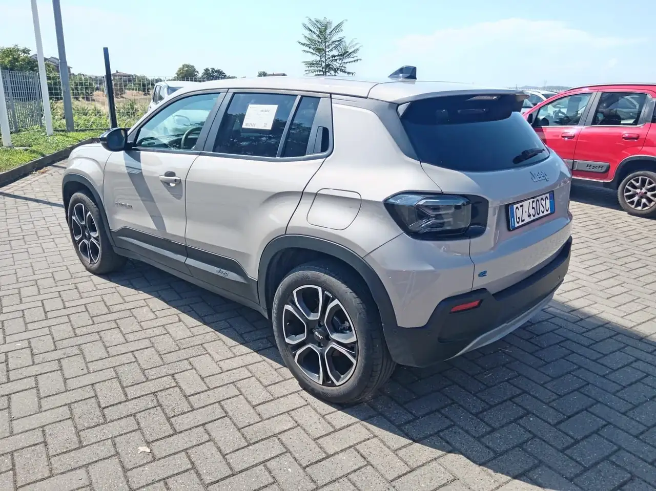 Jeep Avenger 8