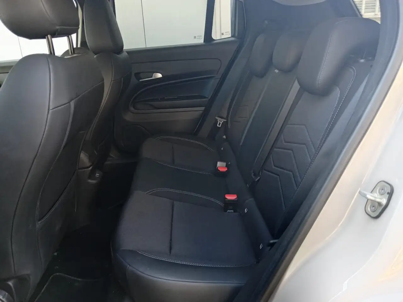 Jeep Avenger 12